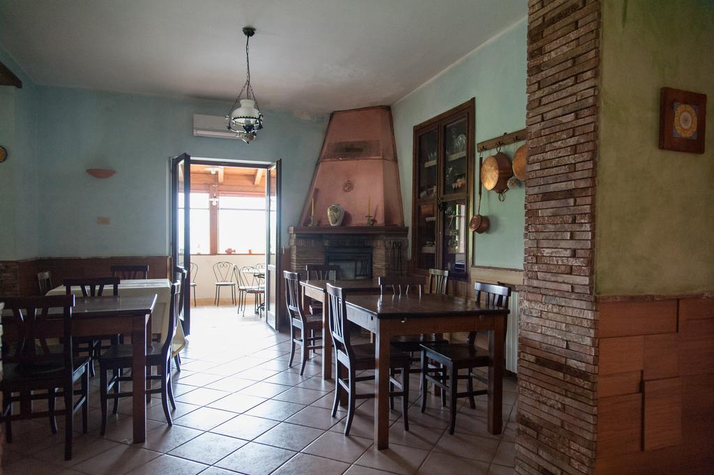 Вилла Agriturismo La Solagna Montebello di Bertona Экстерьер фото