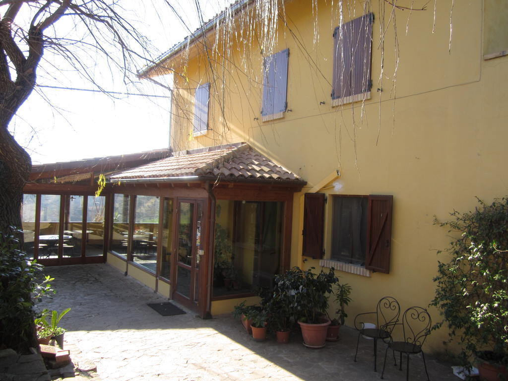 Вилла Agriturismo La Solagna Montebello di Bertona Экстерьер фото